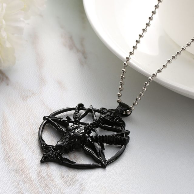 Men’s Gothic Style Chain Necklace with Pentagram Themed Pendant