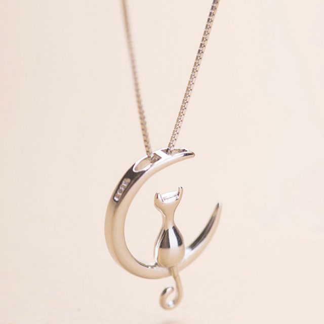 Women’s Cat Moon Pendant Necklace
