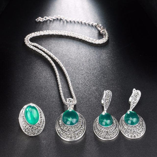 Exquisite Vintage Oval Shaped Women’s Jewelry Set