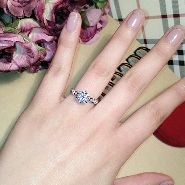 Cubic Zircon Elegant Design Ring for Women