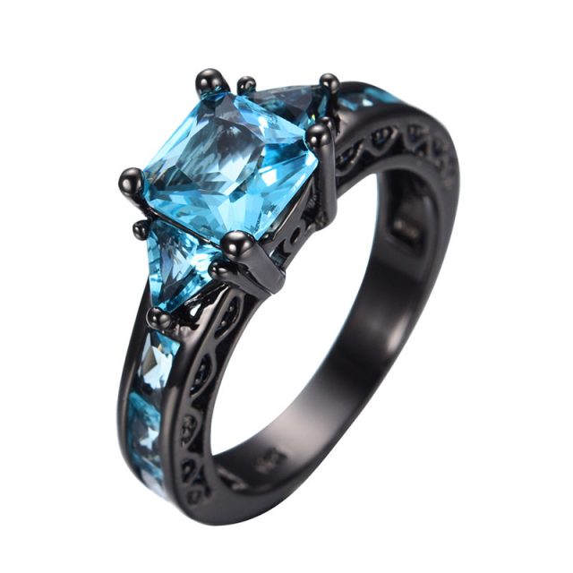 Women’s Black Ring with Princess Cut Crystal