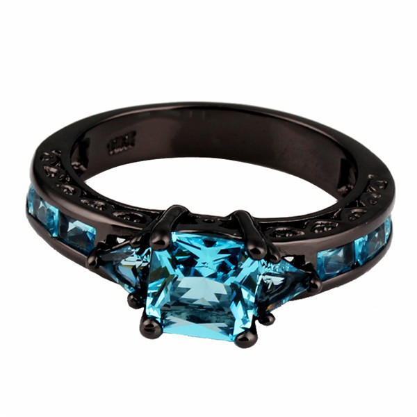 Women’s Black Ring with Princess Cut Crystal